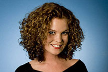 plaatje: Maak kennis met Femke Karel, het gezicht van Uitvaart.tv